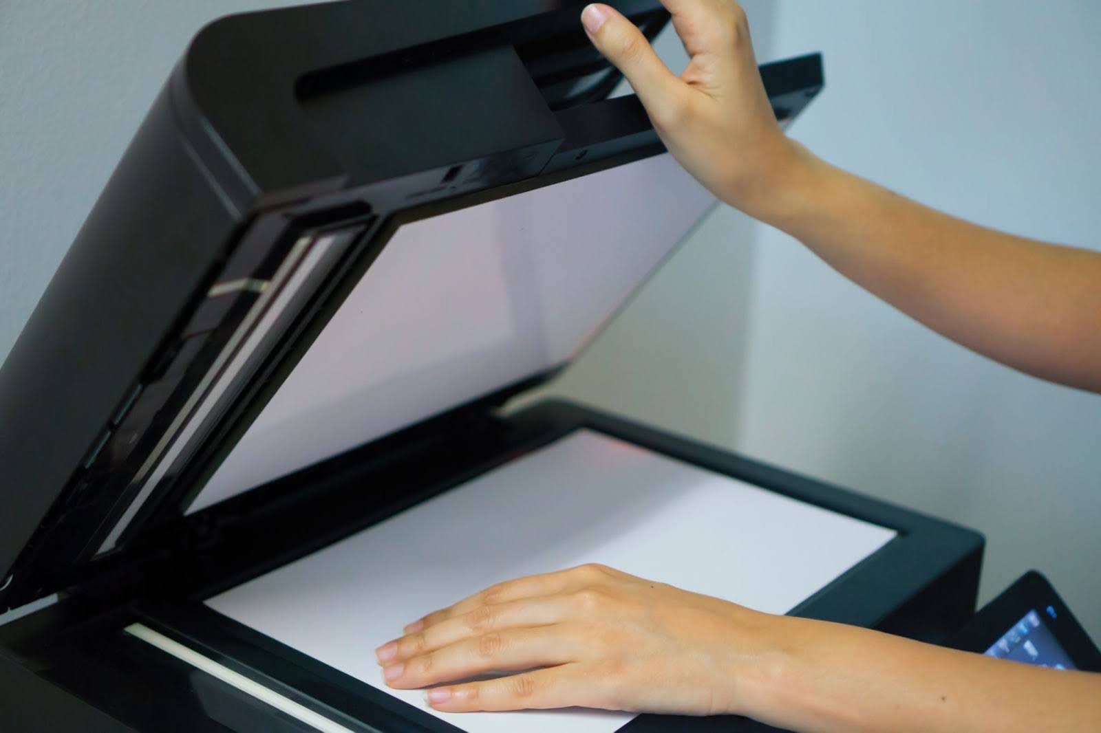 裁断済み書類のスキャン代行はどう選ぶ？業者比較と失敗しない委託のポイント